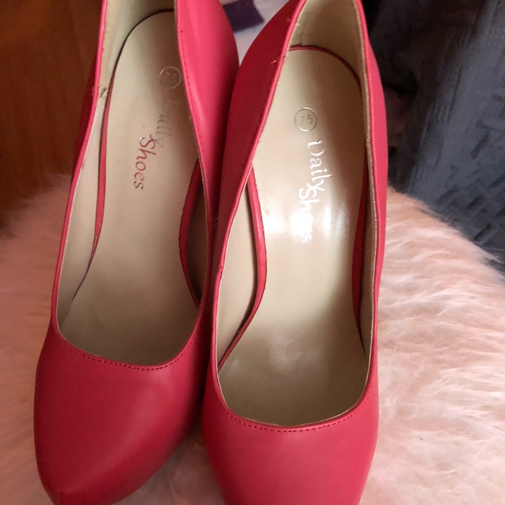 Pink Heels NWOT Size 7.5